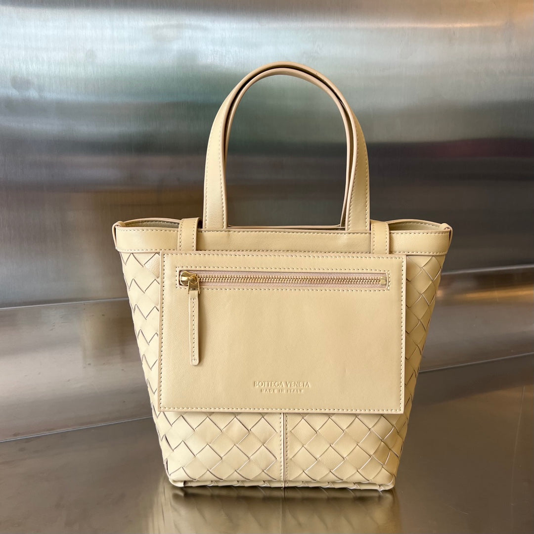 Luxury Bottega Veneta FLIP FLAP 23 BAG IN BEIGE LAMBSKIN