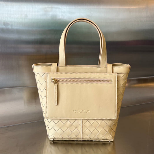 Luxury Bottega Veneta FLIP FLAP 23 BAG IN BEIGE LAMBSKIN