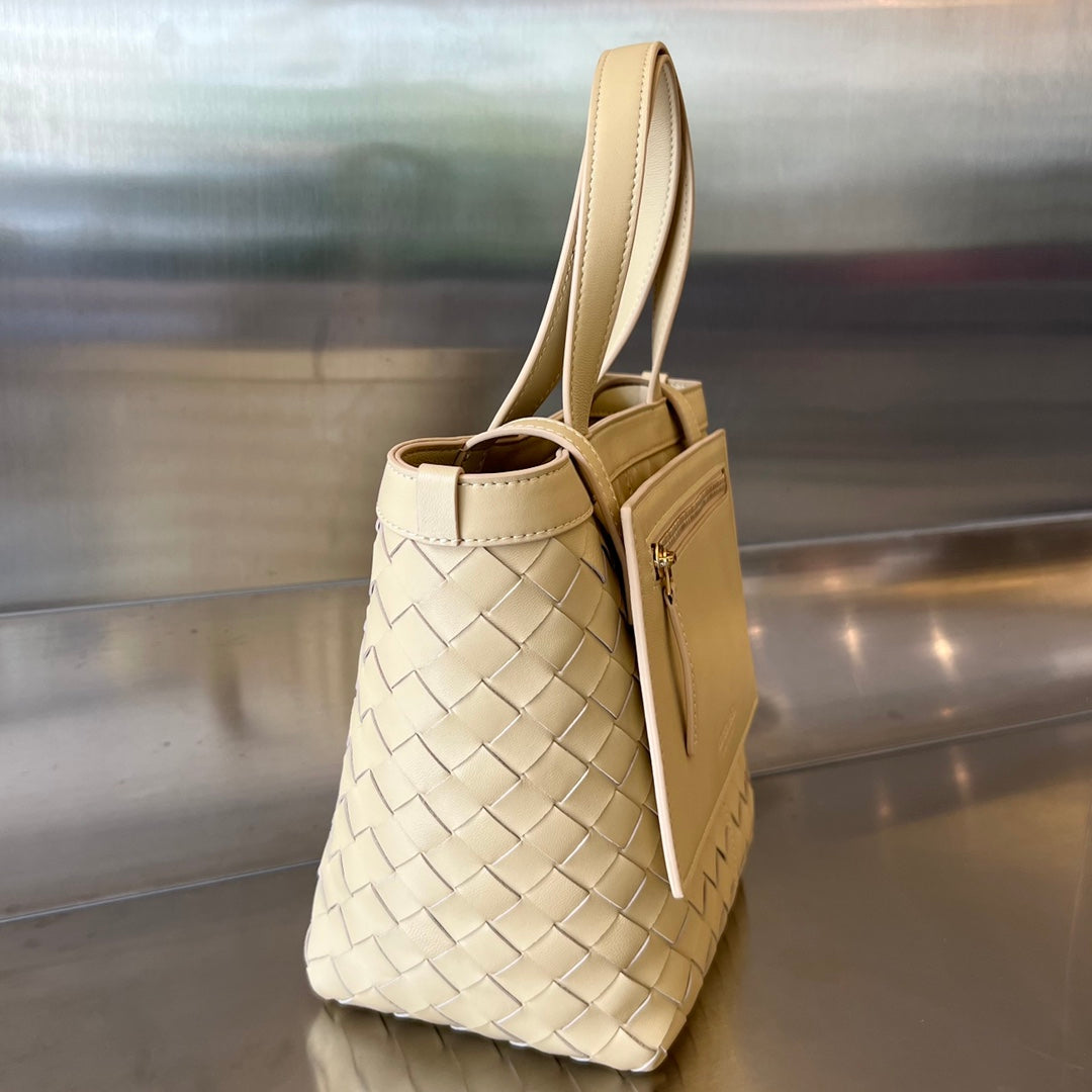 Luxury Bottega Veneta FLIP FLAP 23 BAG IN BEIGE LAMBSKIN