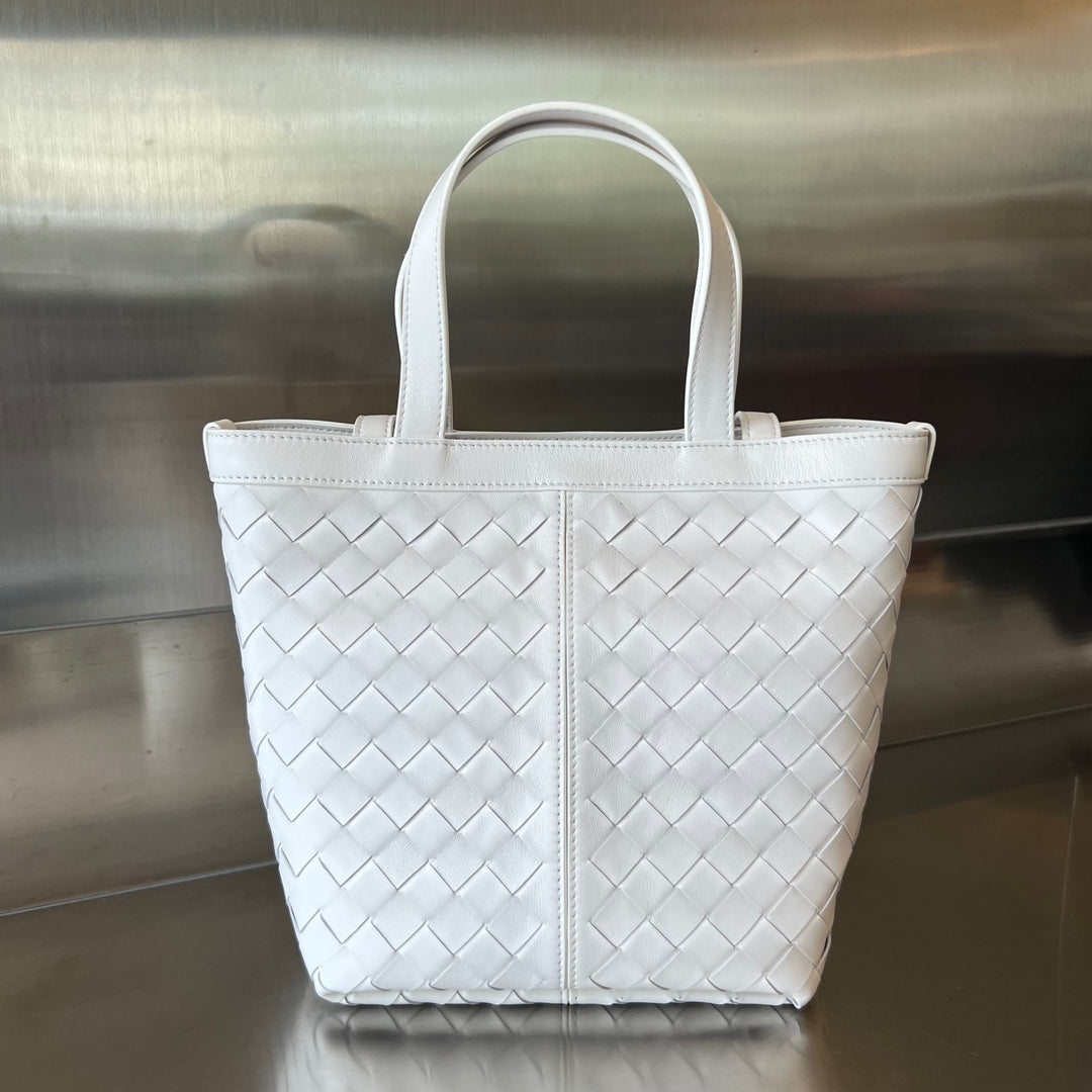 Luxury Bottega Veneta FLIP FLAP 23 BAG IN WHITE LAMBSKIN