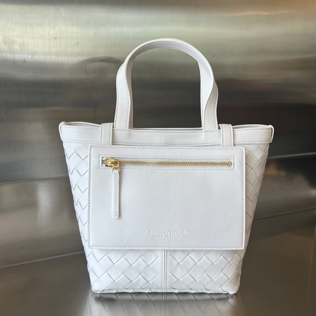 Luxury Bottega Veneta FLIP FLAP 23 BAG IN WHITE LAMBSKIN