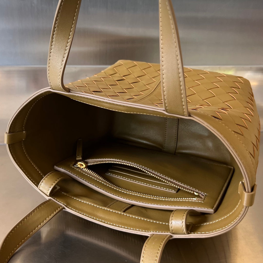 Luxury Bottega Veneta FLIP FLAP 23 BAG IN CARAMEL BROWN LAMBSKIN