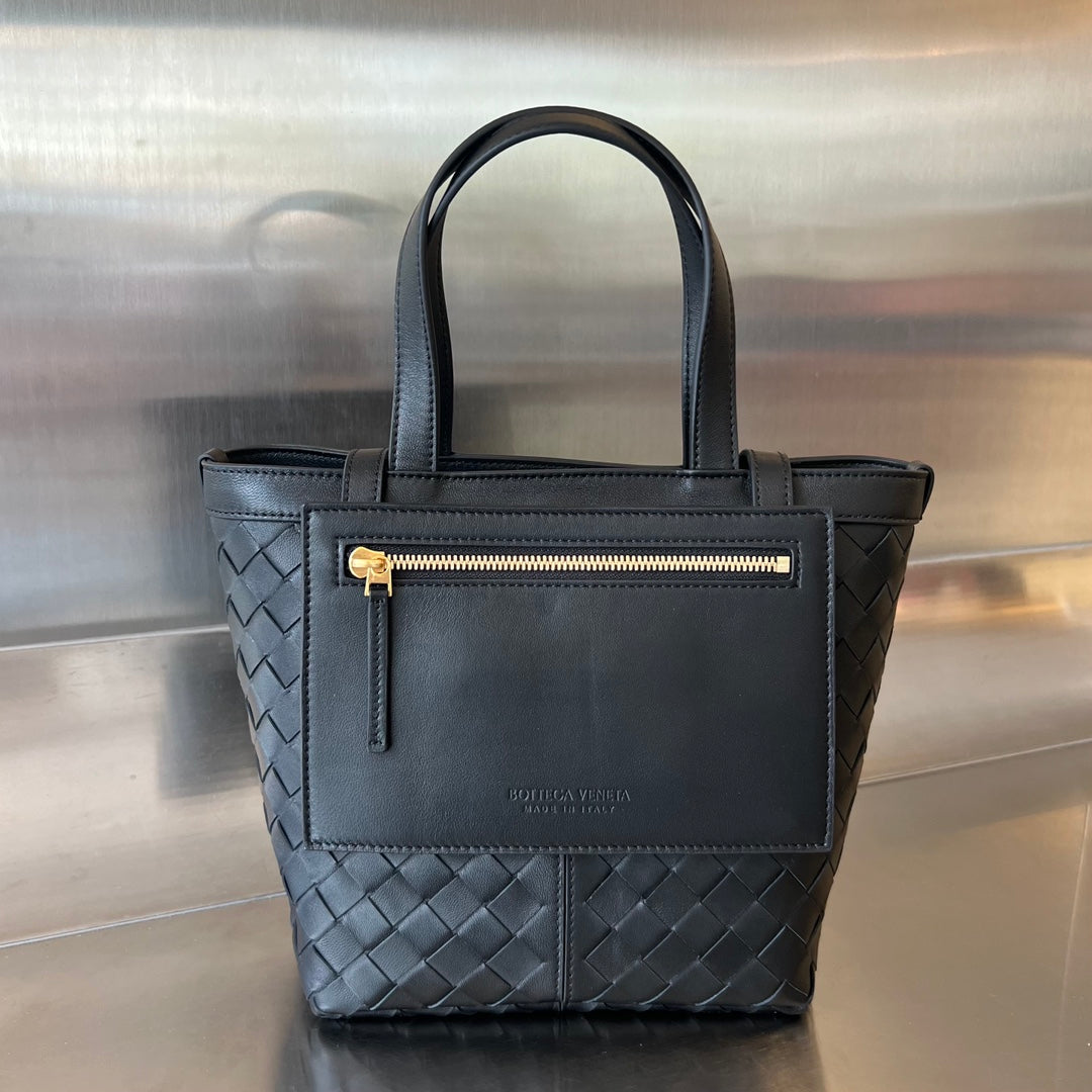 Luxury Bottega Veneta FLIP FLAP 23 BAG IN BLACK LAMBSKIN