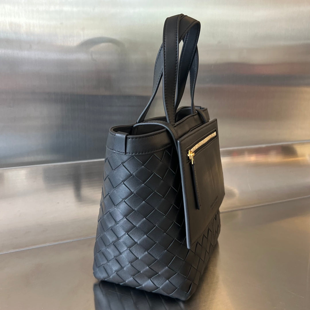 Luxury Bottega Veneta FLIP FLAP 23 BAG IN BLACK LAMBSKIN
