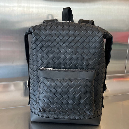 Luxury Bottega Veneta BACKPACK 42 IN BLACK CALFSKIN