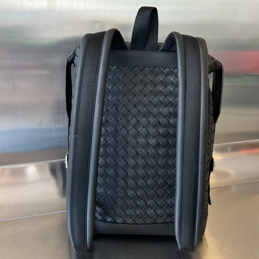 Luxury Bottega Veneta BACKPACK 42 IN BLACK CALFSKIN