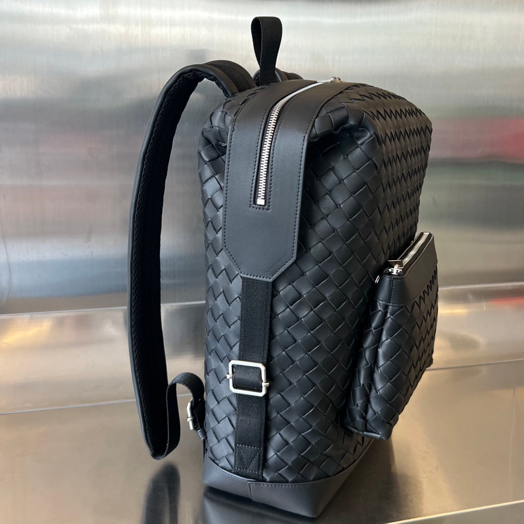Luxury Bottega Veneta BACKPACK 42 IN BLACK CALFSKIN