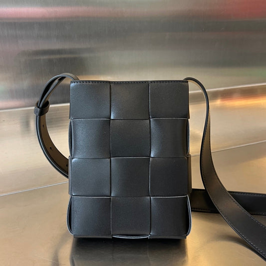 Luxury Bottega Veneta PHONE BAG 18 IN BLACK LAMBSKIN