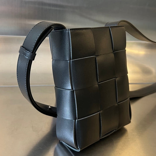 Luxury Bottega Veneta PHONE BAG 18 IN BLACK LAMBSKIN