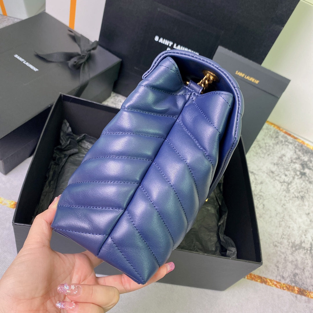 Luxury Saint Laurent LOULOU MEDIUM 32 BLUE QUILTED LEATHER