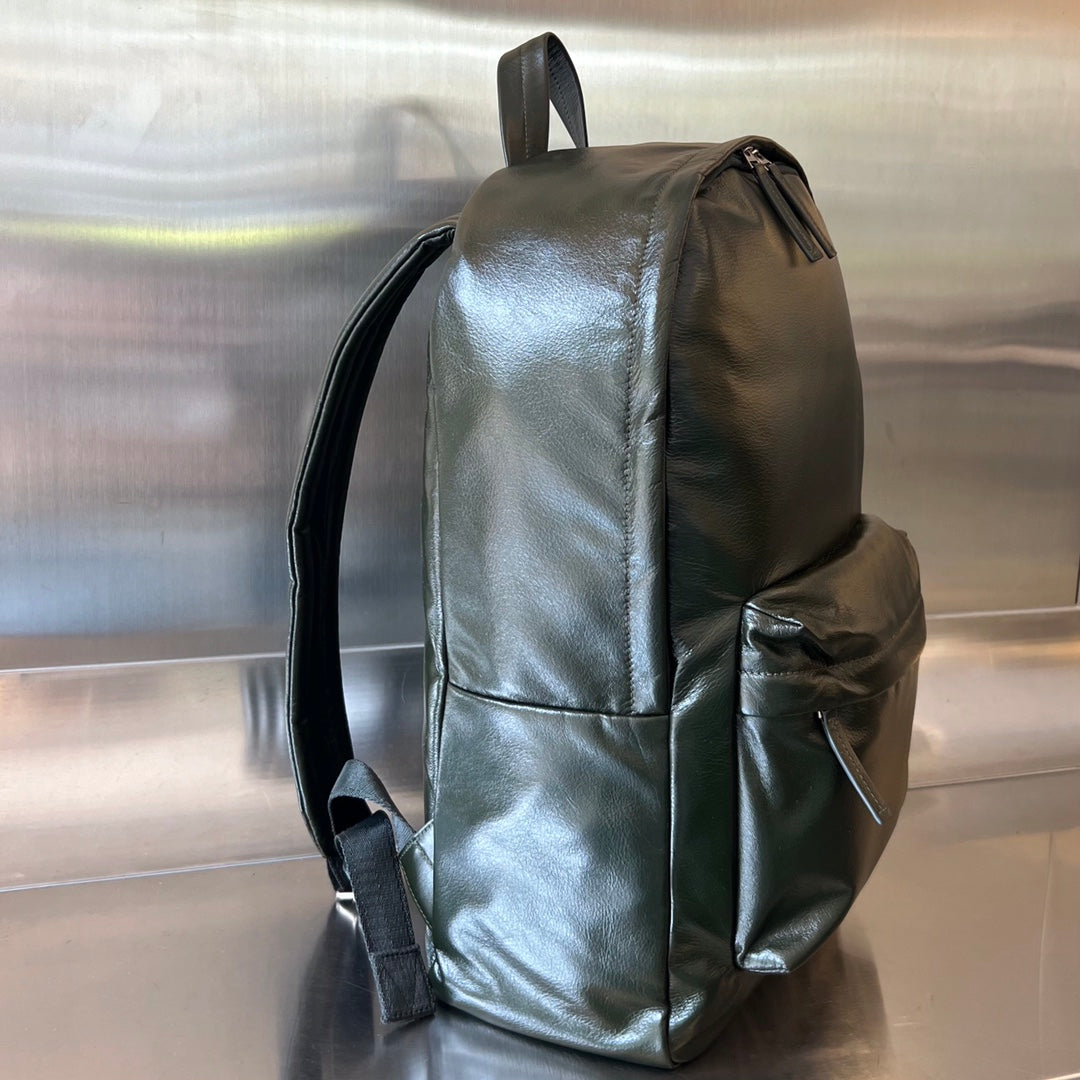 Luxury Bottega Veneta MEDIUM ARCHETYPE 46 DARK GREEN LAMBSKIN BACKPACK