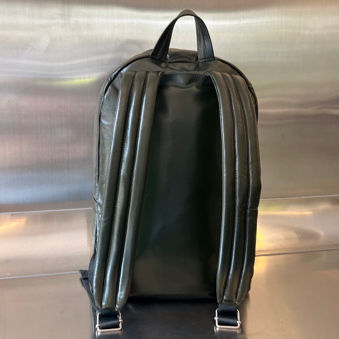 Luxury Bottega Veneta MEDIUM ARCHETYPE 46 DARK GREEN LAMBSKIN BACKPACK