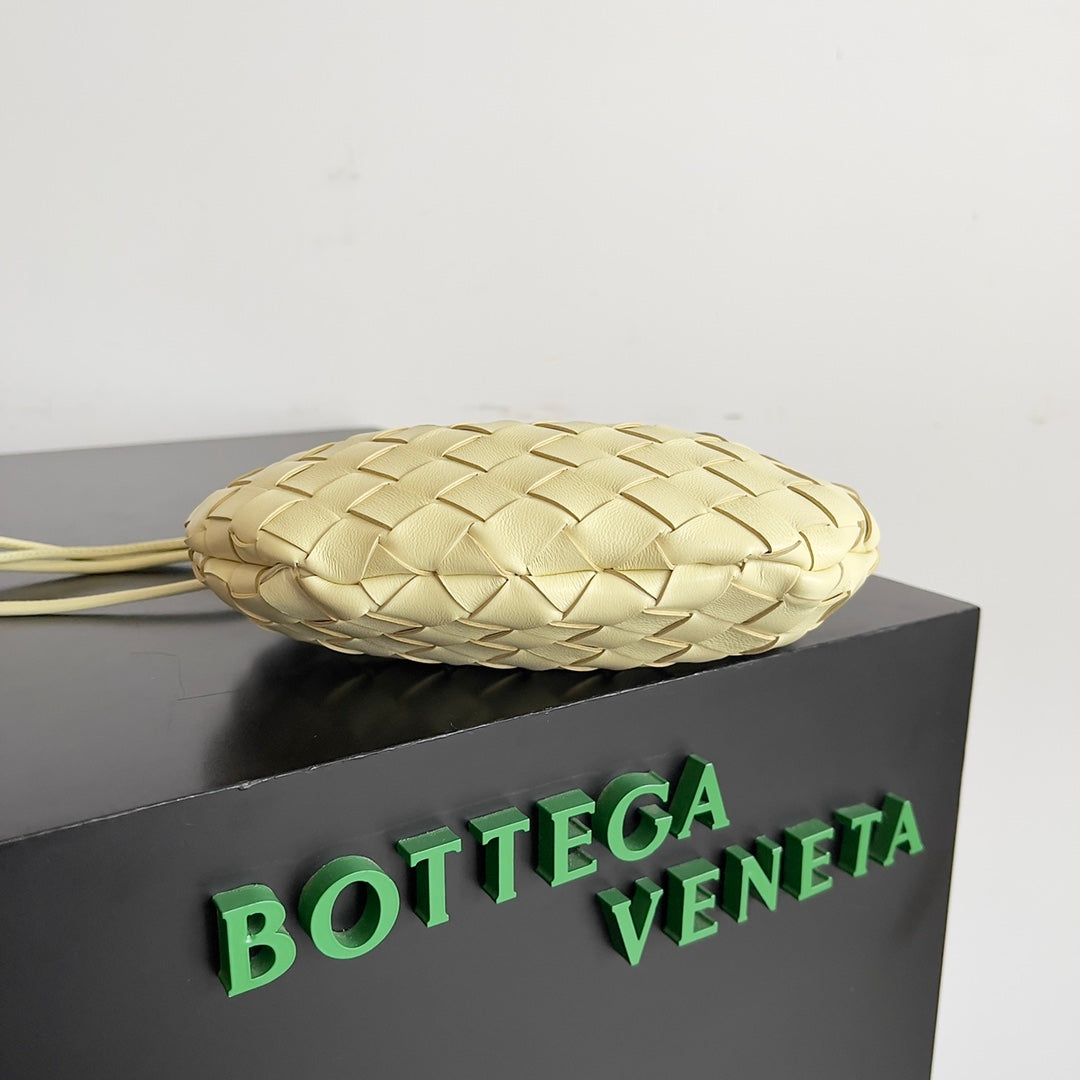 Luxury Bottega Veneta SARDINE 20 WITH CHAIN IN YELLOW CREAM LAMBSKIN