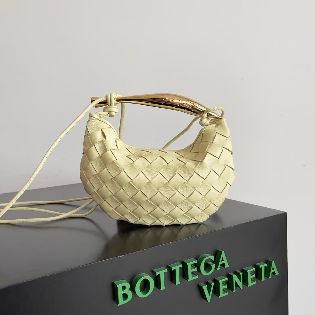 Luxury Bottega Veneta SARDINE 20 WITH CHAIN IN YELLOW CREAM LAMBSKIN