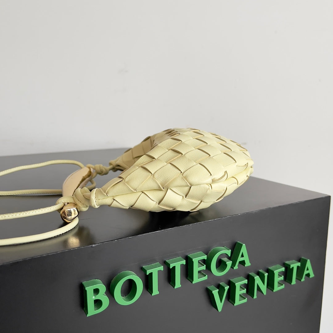 Luxury Bottega Veneta SARDINE 20 WITH CHAIN IN YELLOW CREAM LAMBSKIN
