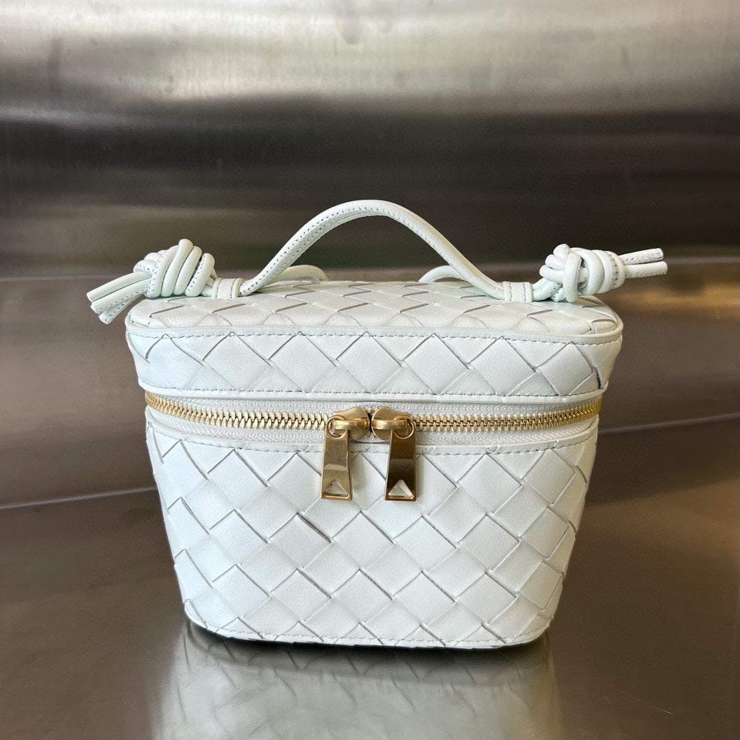 Luxury Bottega Veneta MINI VANITY CASE 18 IN WHITE LAMBSKIN