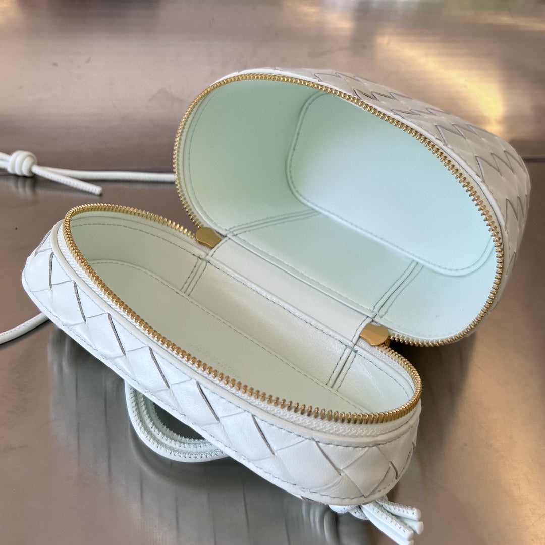 Luxury Bottega Veneta MINI VANITY CASE 18 IN WHITE LAMBSKIN