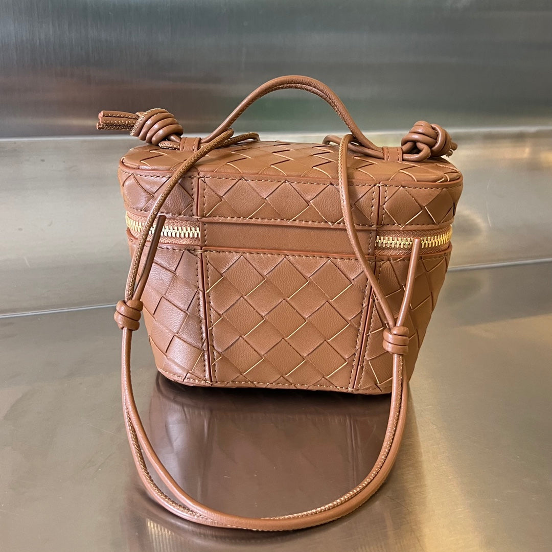 Luxury Bottega Veneta MINI VANITY CASE 18 IN CINNAMON BROWN LAMBSKIN