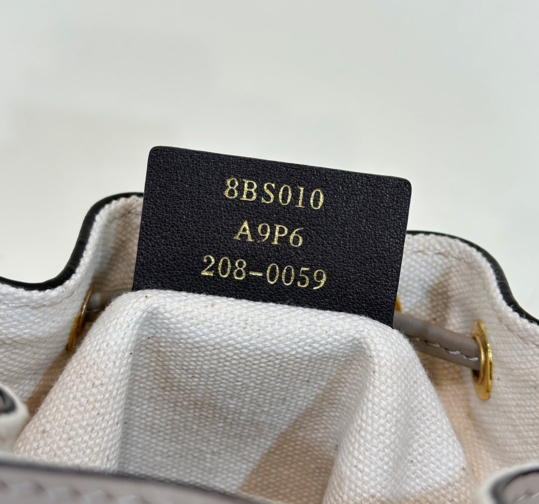 Luxury Fendiff mon tresor bucket bag 18cm grey leather ff motif