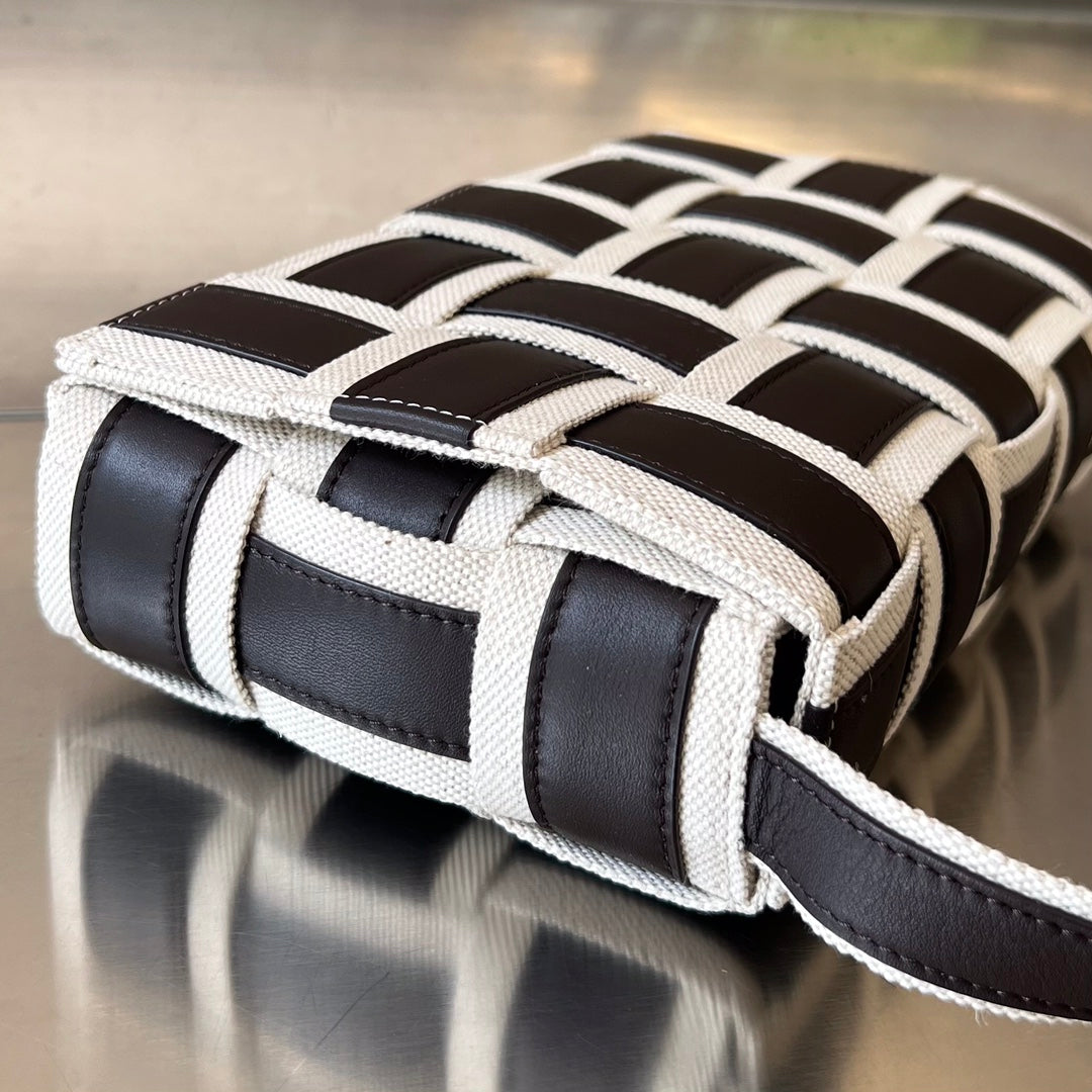 Luxury Bottega Veneta MINI CASSETTE 23 IN BLACK WHITE CALFSKIN