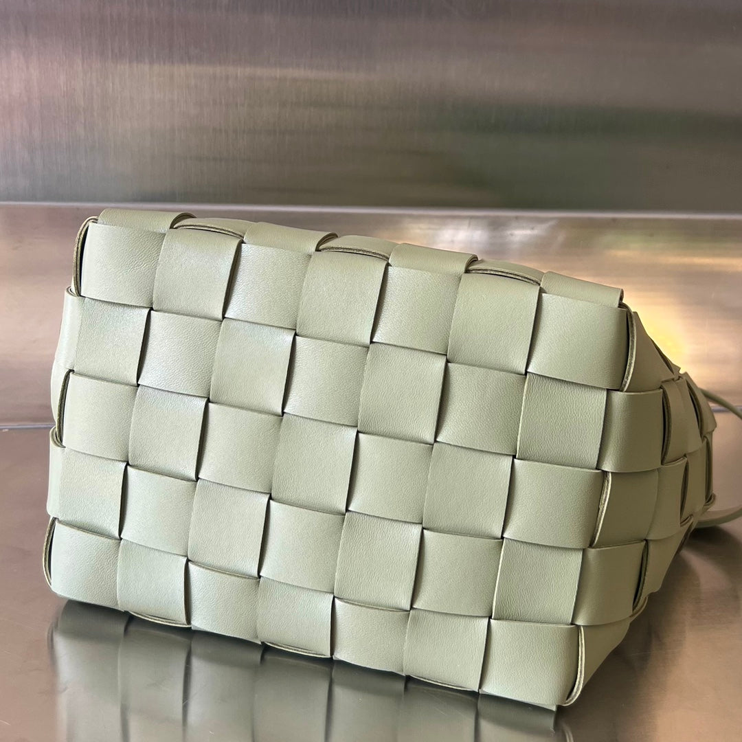 Luxury Bottega Veneta SMALL 22 CASSETTE IN EICRU BEIGE LAMBSKIN
