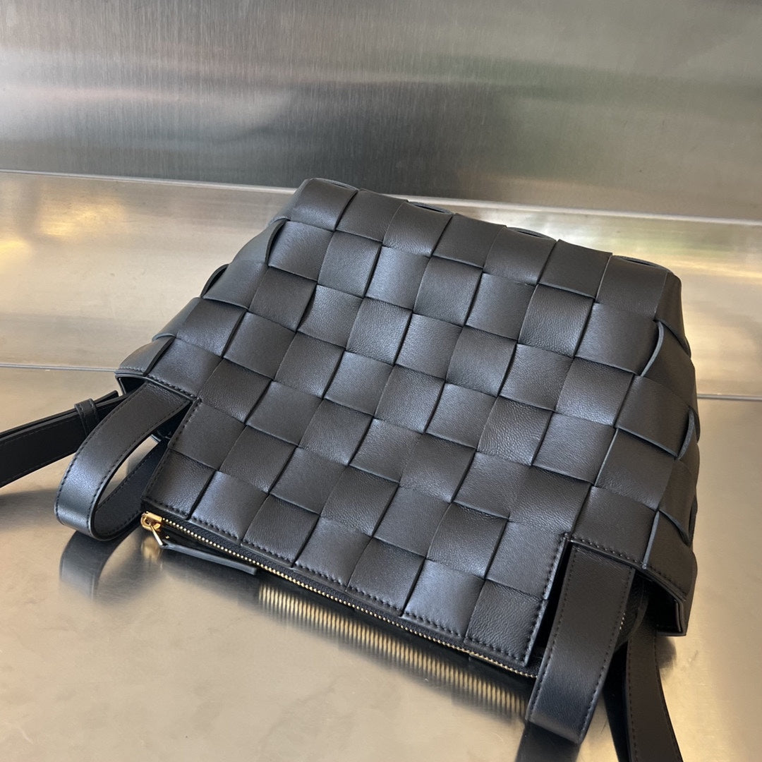 Luxury Bottega Veneta SMALL 22 CASSETTE IN BLACK LAMBSKIN