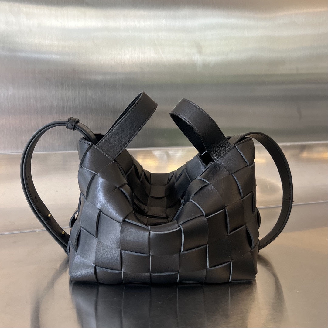 Luxury Bottega Veneta SMALL 22 CASSETTE IN BLACK LAMBSKIN