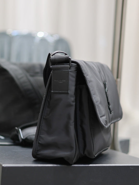 Luxury Saint Laurent NIKI LARGE 32 IN BLACK NYLON
