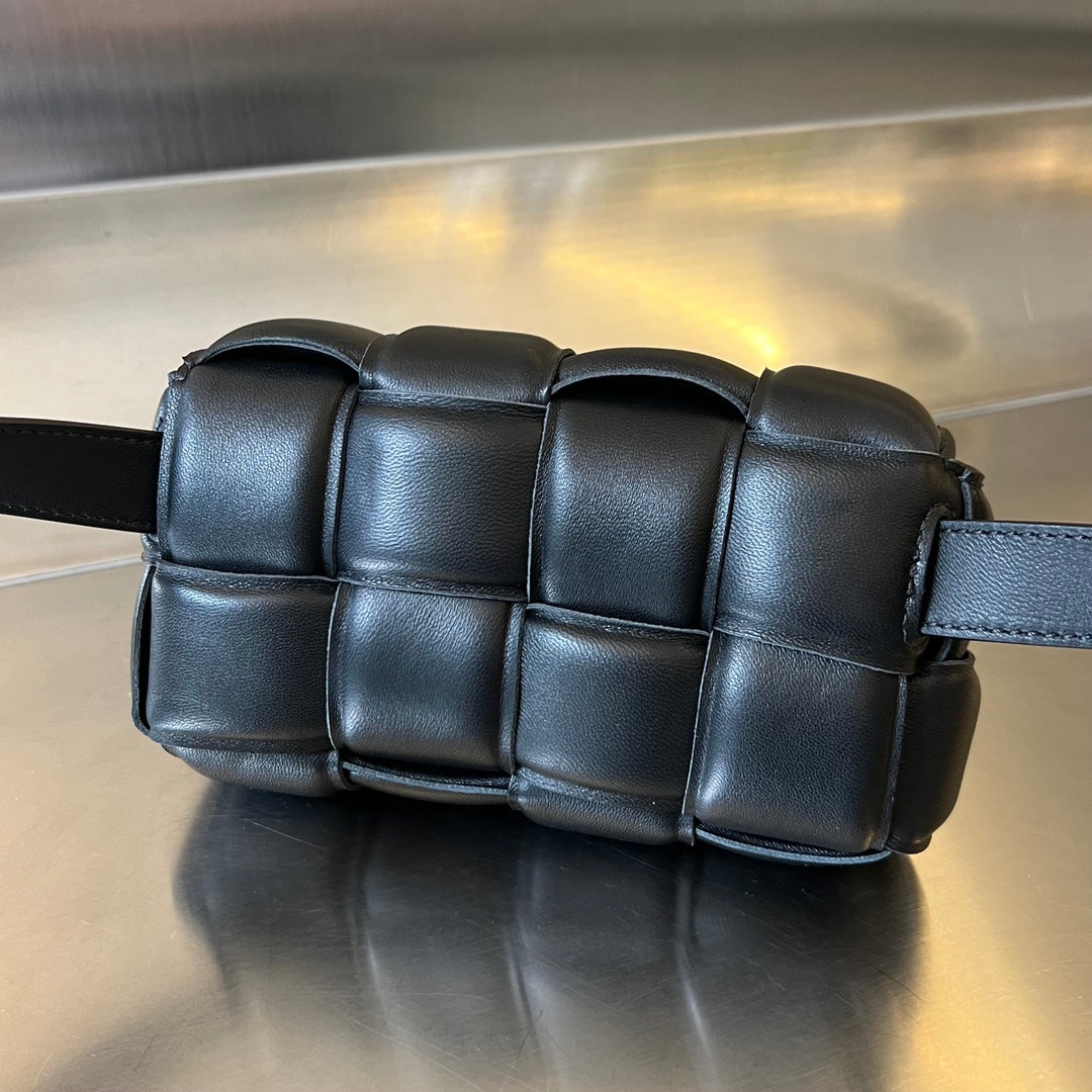 Luxury Bottega Veneta MINI CASSETTE 18 IN BLACK LAMBSKIN
