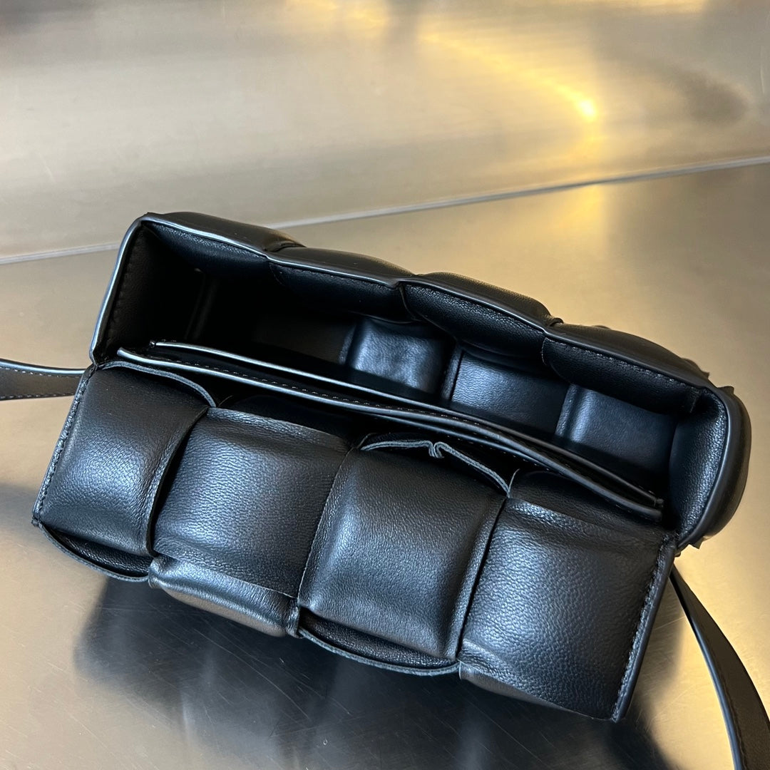 Luxury Bottega Veneta MINI CASSETTE 18 IN BLACK LAMBSKIN
