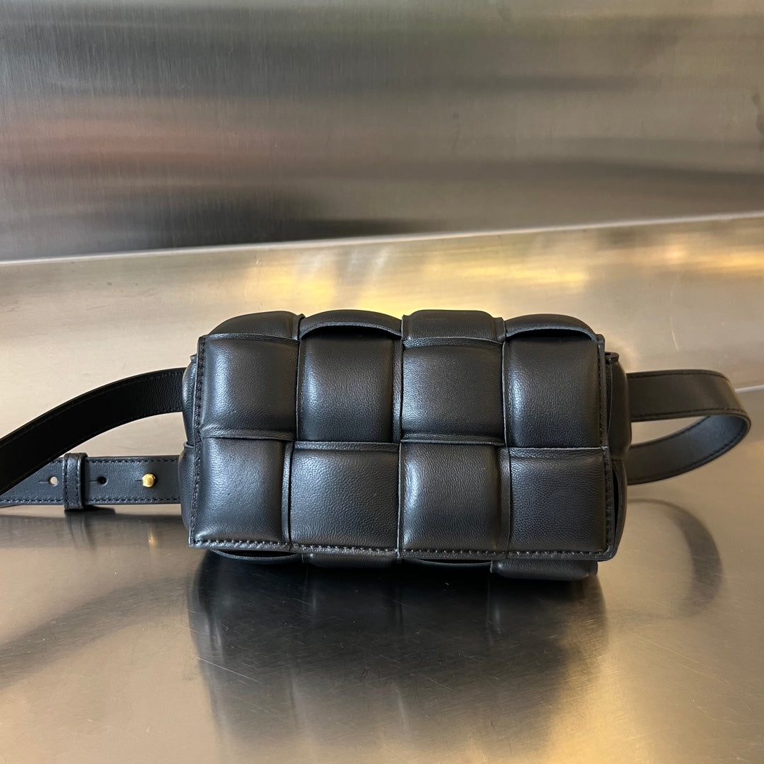 Luxury Bottega Veneta MINI CASSETTE 18 IN BLACK LAMBSKIN