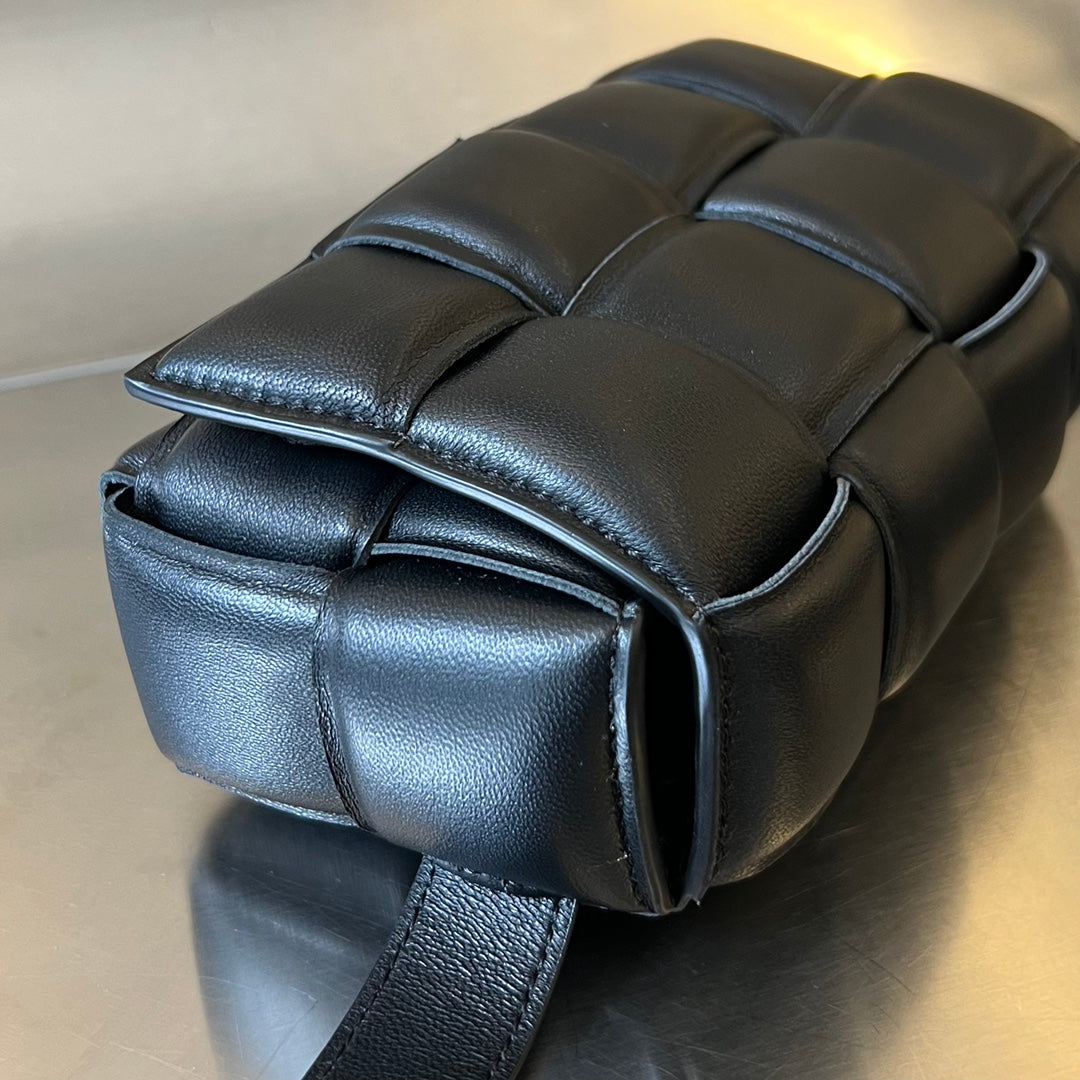 Luxury Bottega Veneta MINI CASSETTE 18 IN BLACK LAMBSKIN