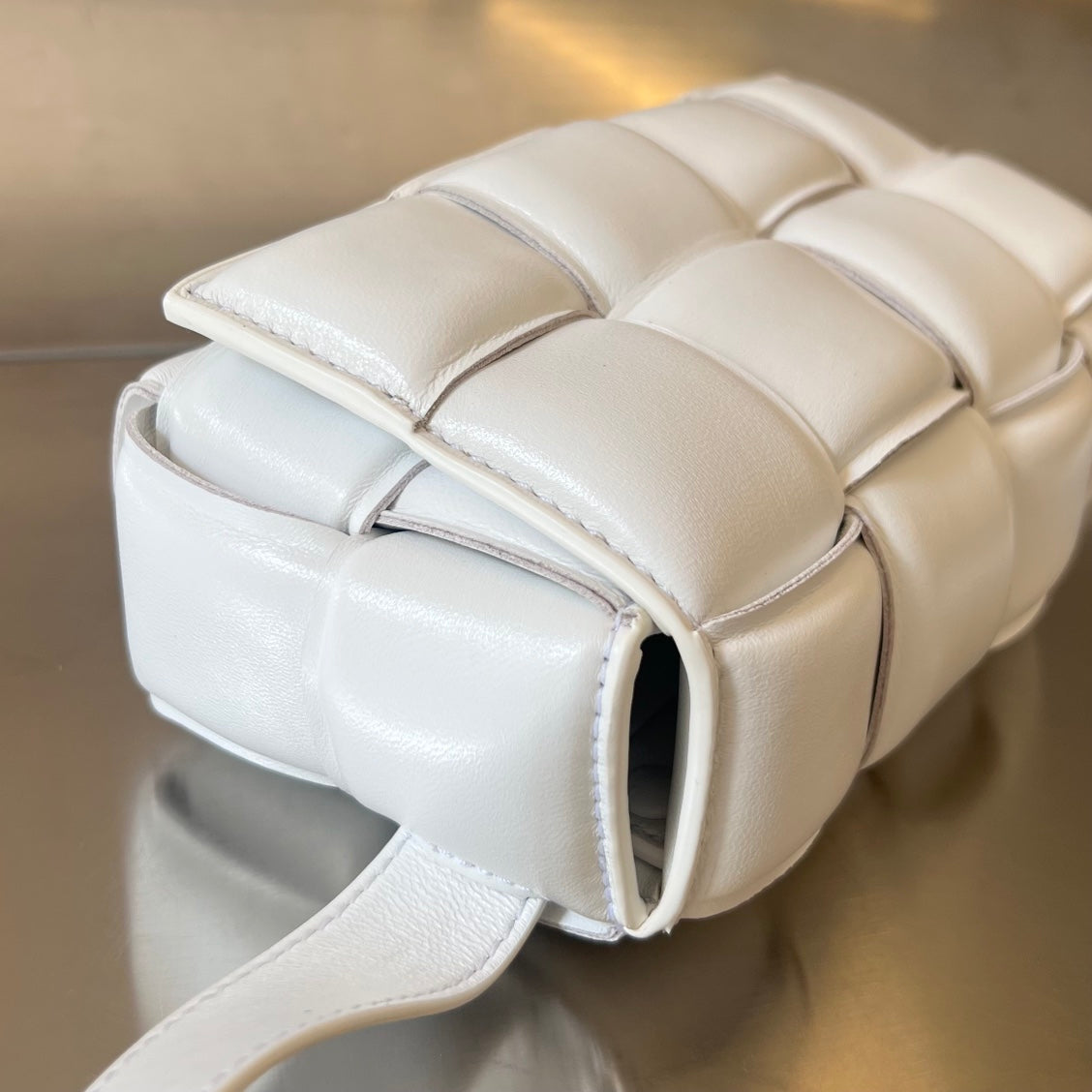 Luxury Bottega Veneta MINI CASSETTE 18 IN WHITE LAMBSKIN