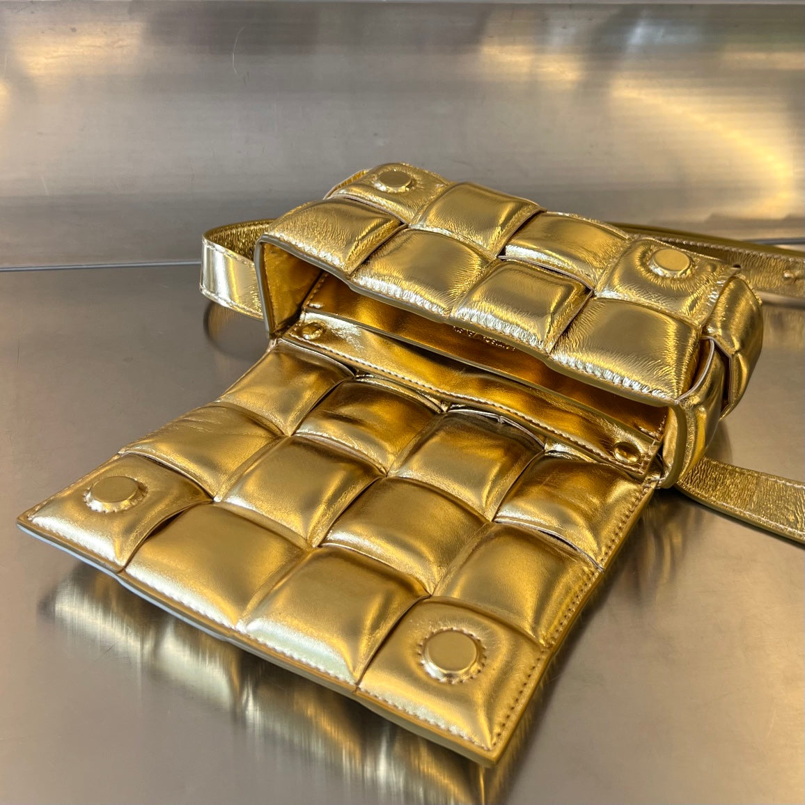 Luxury Bottega Veneta MINI CASSETTE 18 IN GOLDEN LAMBSKIN
