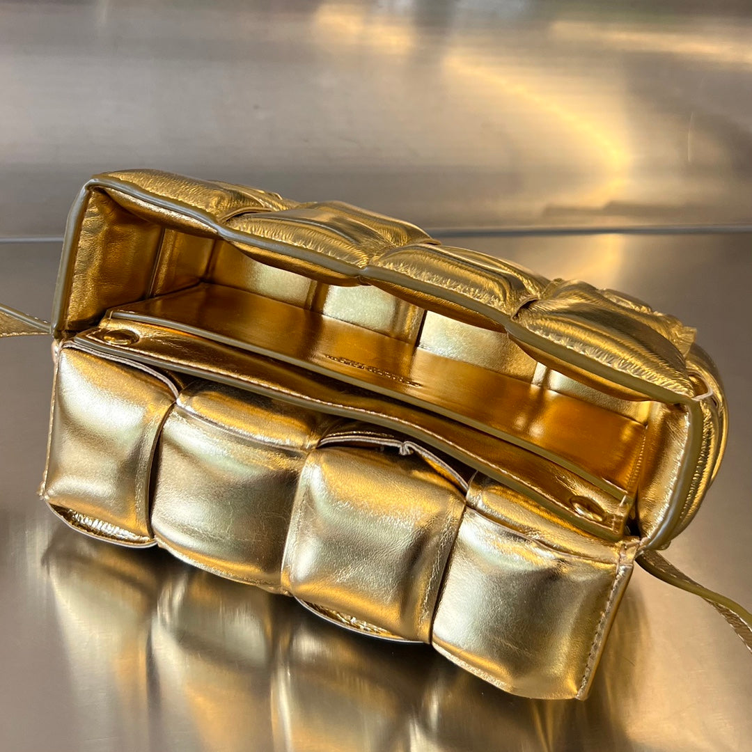 Luxury Bottega Veneta MINI CASSETTE 18 IN GOLDEN LAMBSKIN