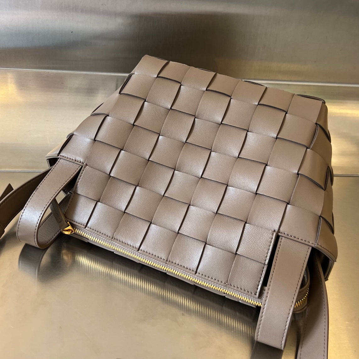 Luxury Bottega Veneta SMALL 22 CASSETTE IN CAMEL BROWN LAMBSKIN