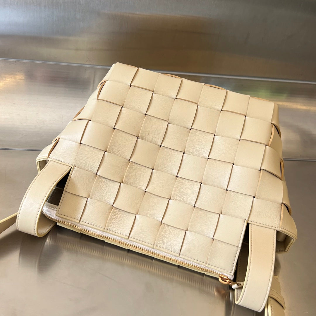 Luxury Bottega Veneta SMALL 22 CASSETTE IN BEIGE LAMBSKIN