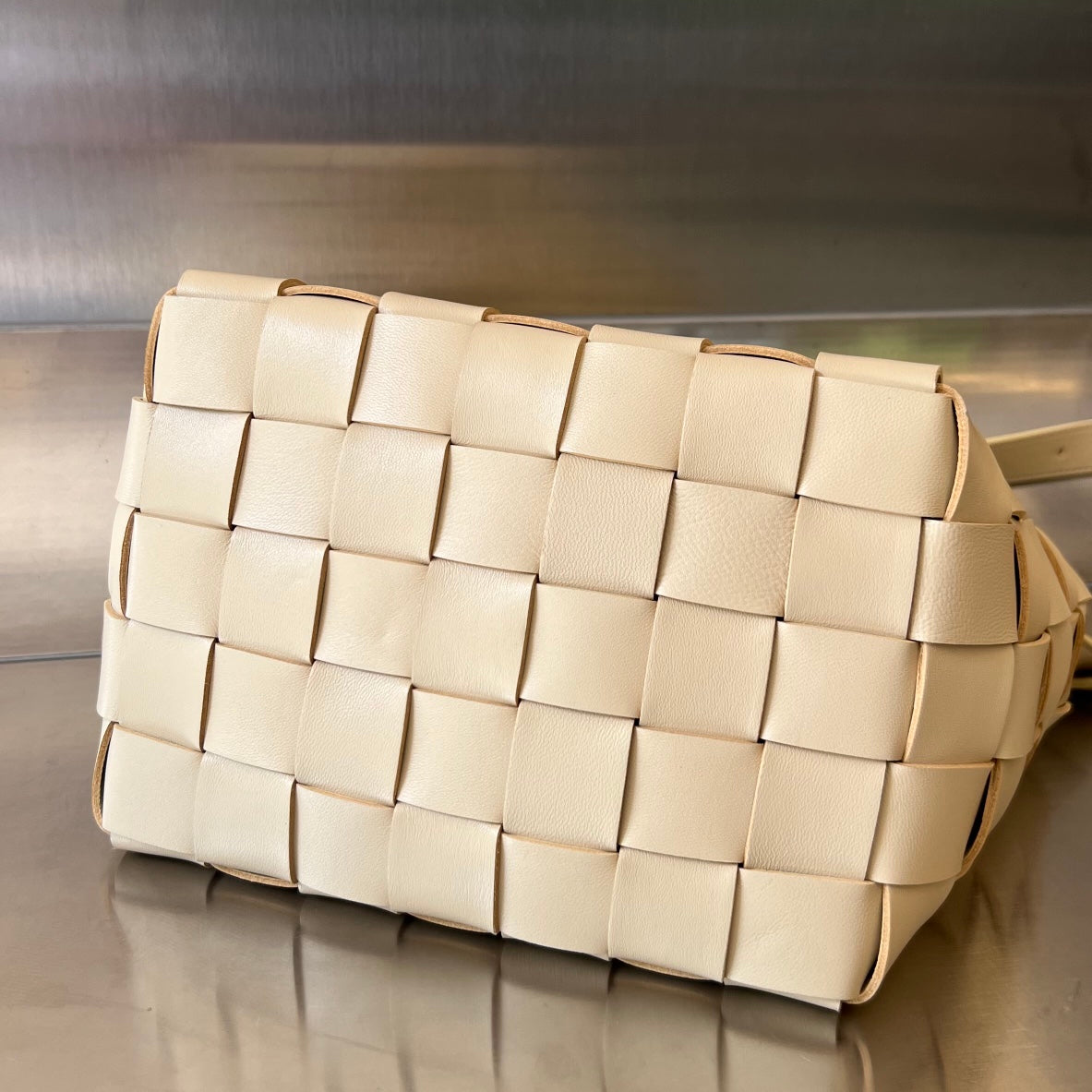 Luxury Bottega Veneta SMALL 22 CASSETTE IN BEIGE LAMBSKIN