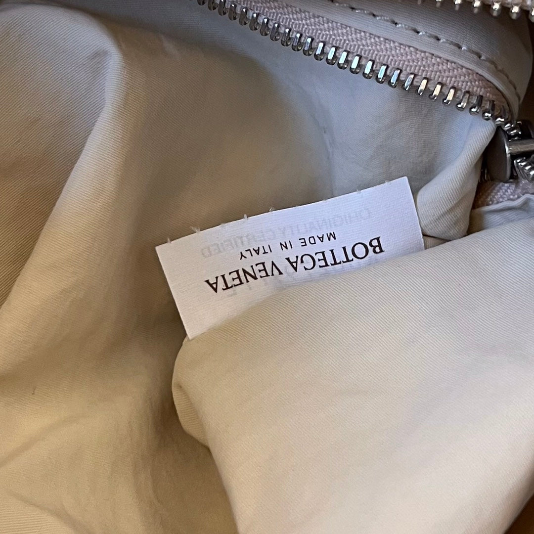 Luxury Bottega Veneta BUDDY 59 BAG IN DARK CREAM CALFSKIN