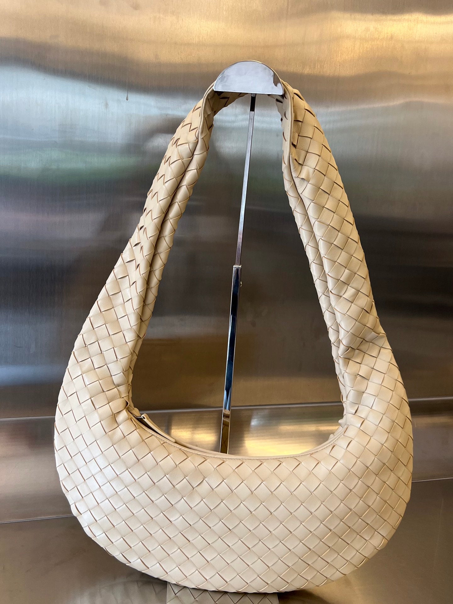 Luxury Bottega Veneta BUDDY 59 BAG IN DARK CREAM CALFSKIN