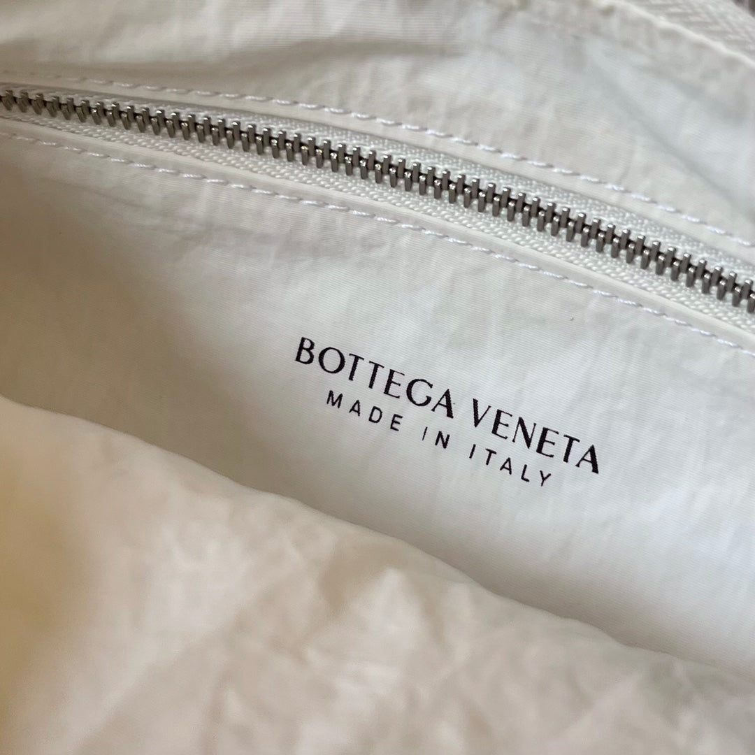 Luxury Bottega Veneta BUDDY 59 BAG IN WHITE CALFSKIN