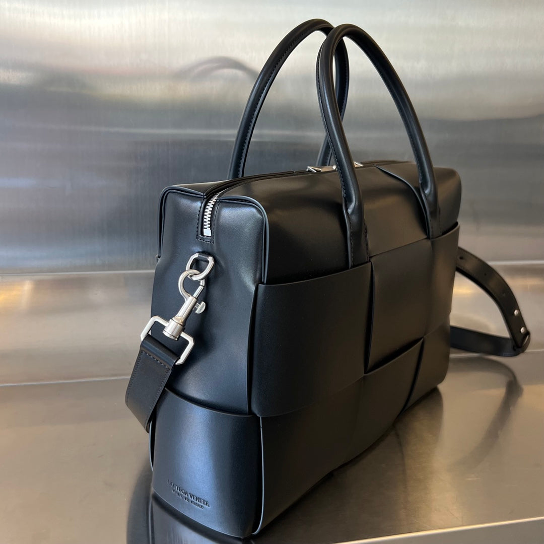Luxury Bottega Veneta ARCO 36 BAG IN BLACK LAMBSKIN