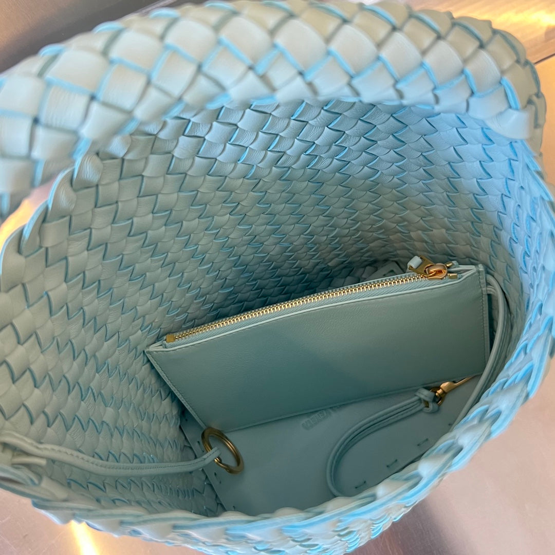 Luxury Bottega Veneta CABAT BUCKET 35 IN BLUE SKY LAMBSKIN