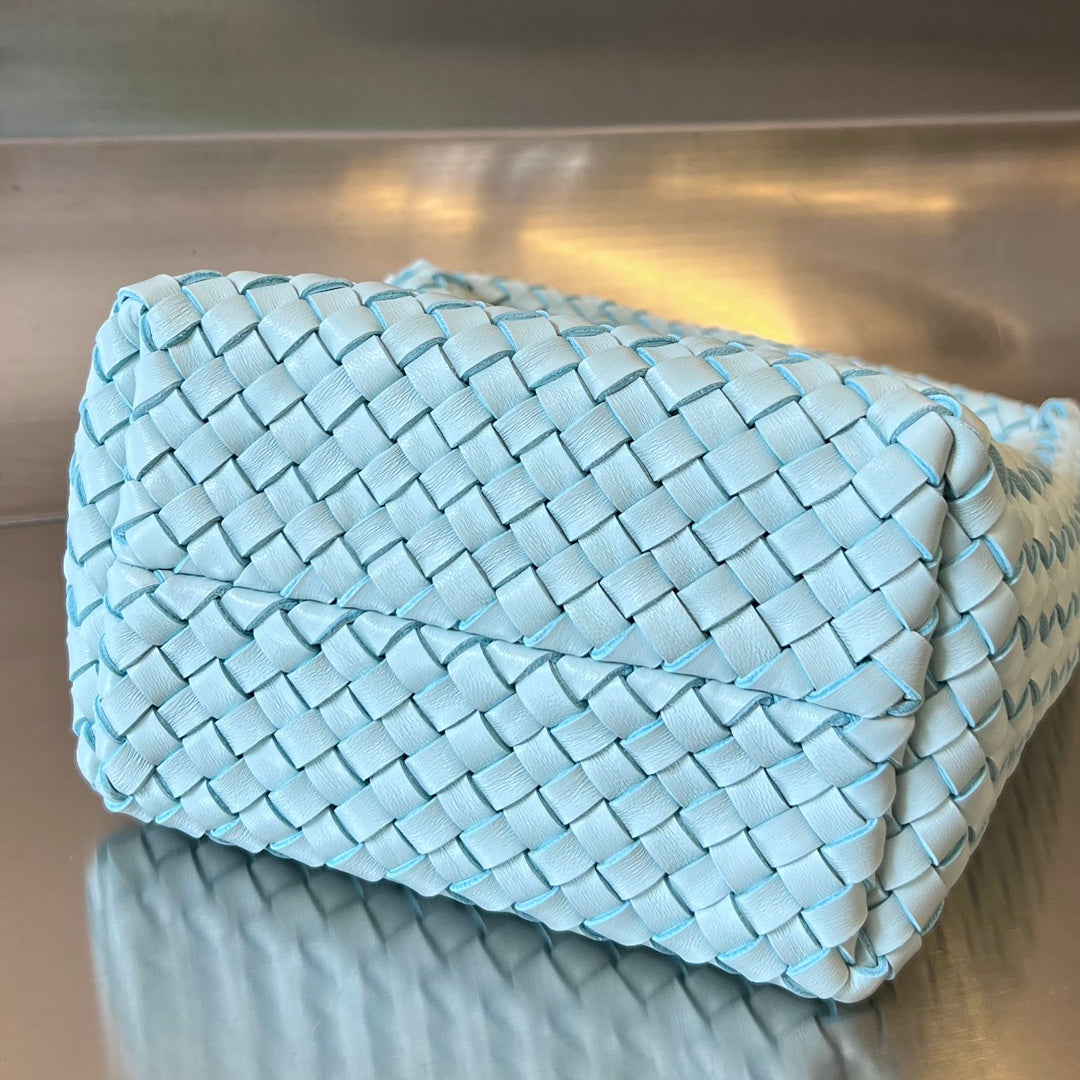 Luxury Bottega Veneta CABAT BUCKET 35 IN BLUE SKY LAMBSKIN