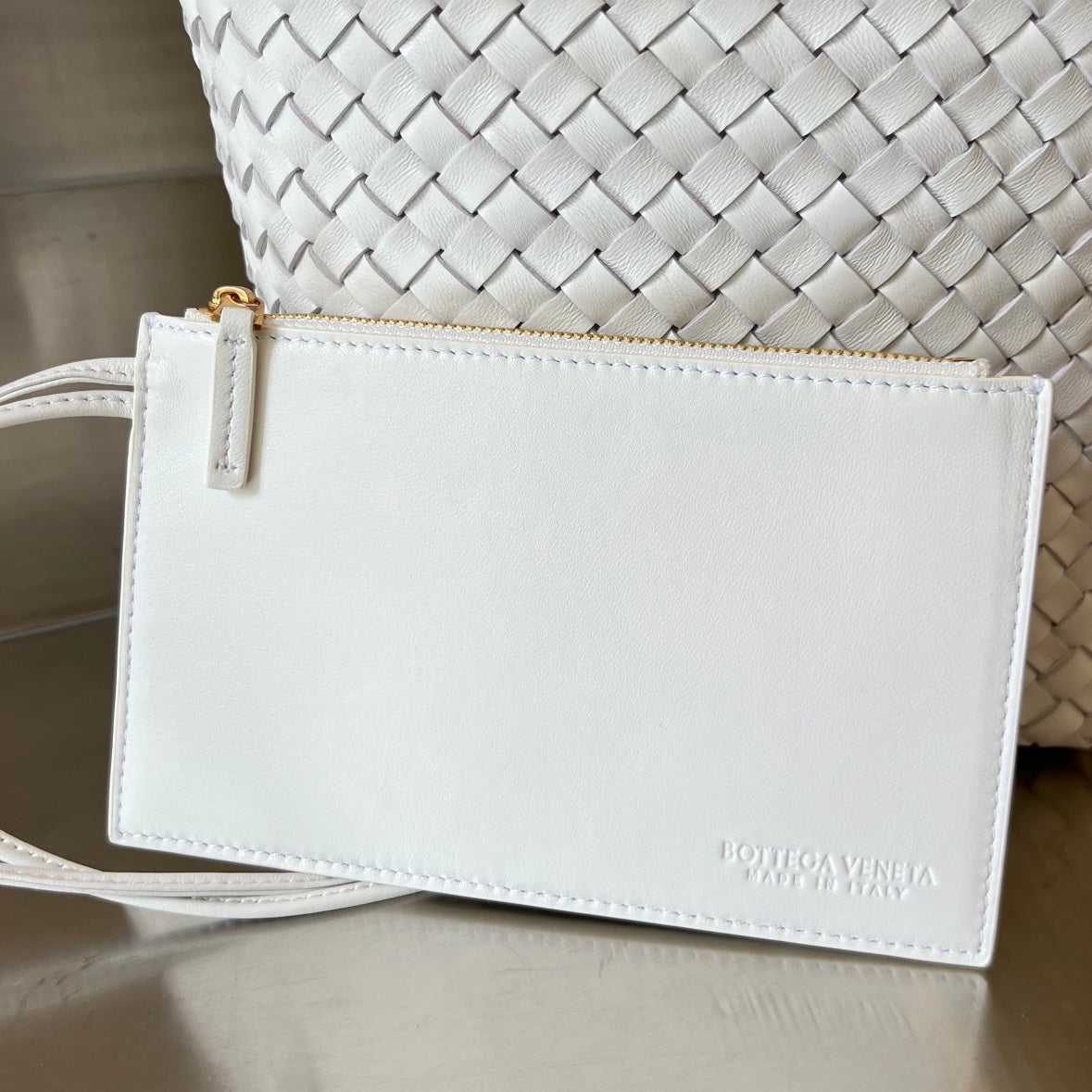 Luxury Bottega Veneta CABAT BUCKET 35 IN WHITE LAMBSKIN
