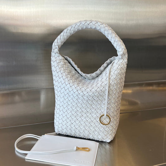 Luxury Bottega Veneta CABAT BUCKET 35 IN WHITE LAMBSKIN