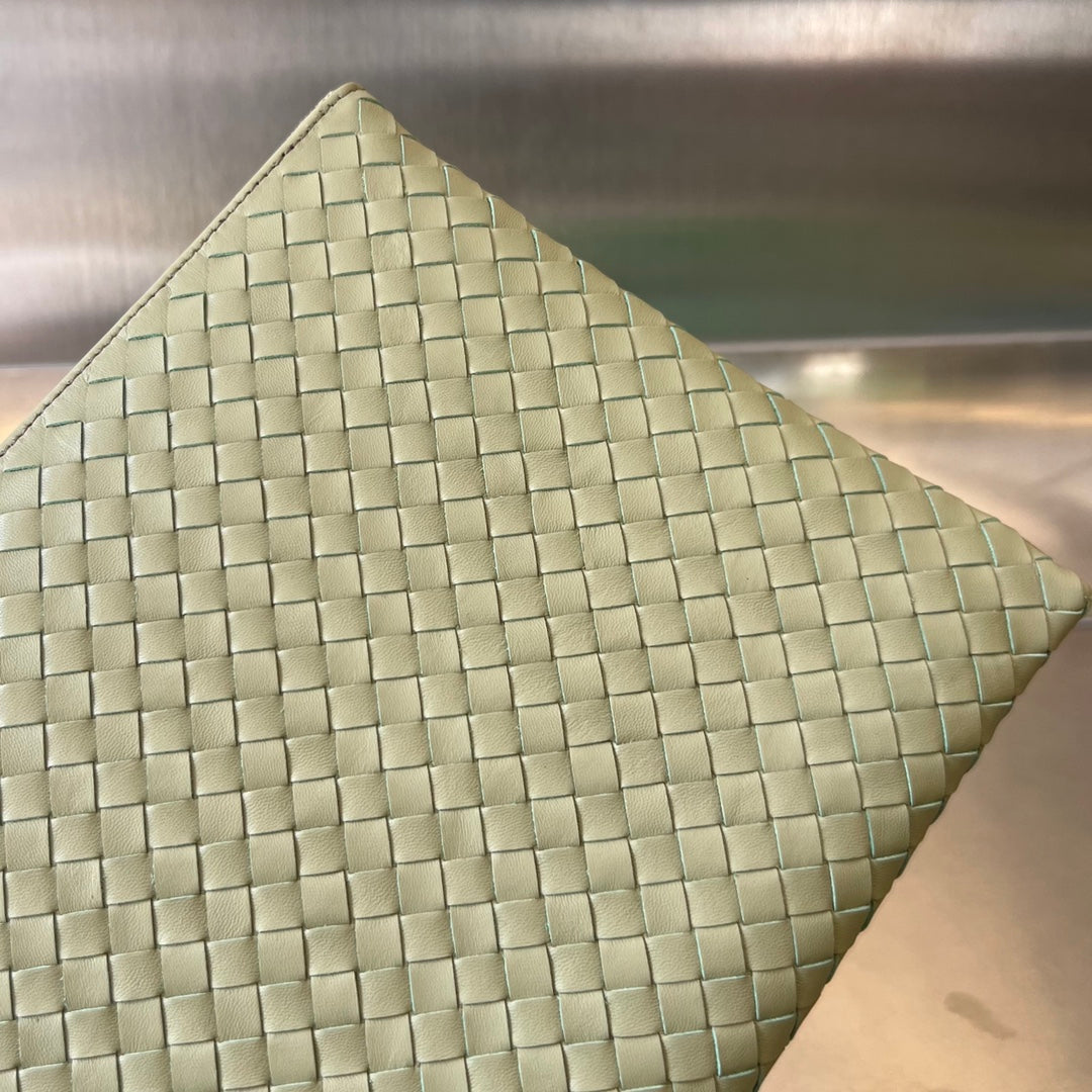 Luxury Bottega Veneta INTRECCIATO 30 IN LIGHT GREY LAMBSKIN