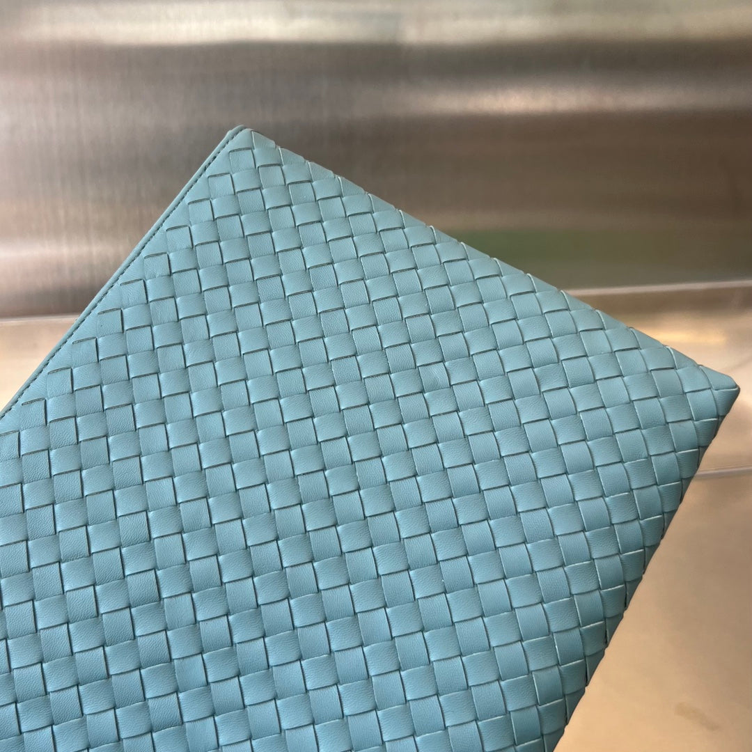 Luxury Bottega Veneta INTRECCIATO 30 IN SKY BLUE LAMBSKIN