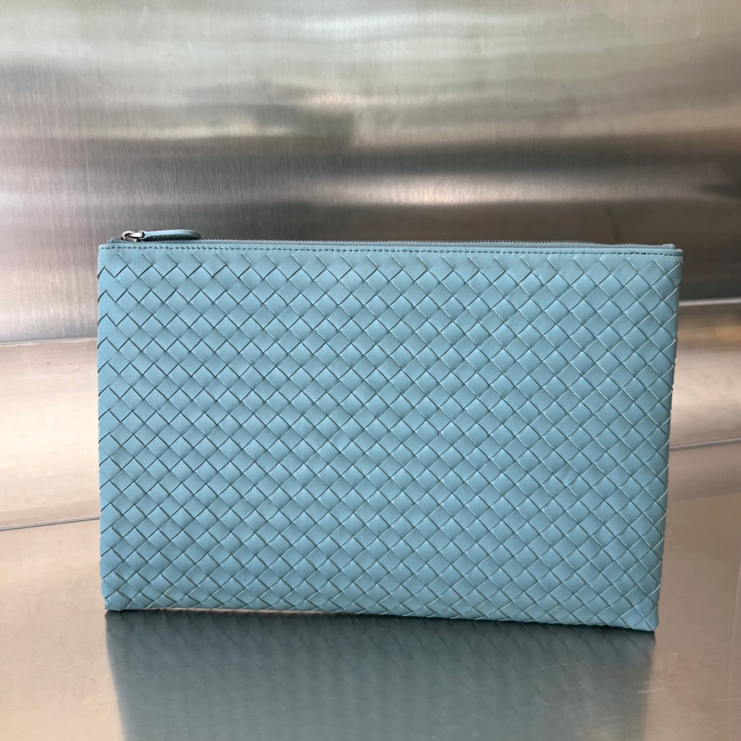 Luxury Bottega Veneta INTRECCIATO 30 IN SKY BLUE LAMBSKIN