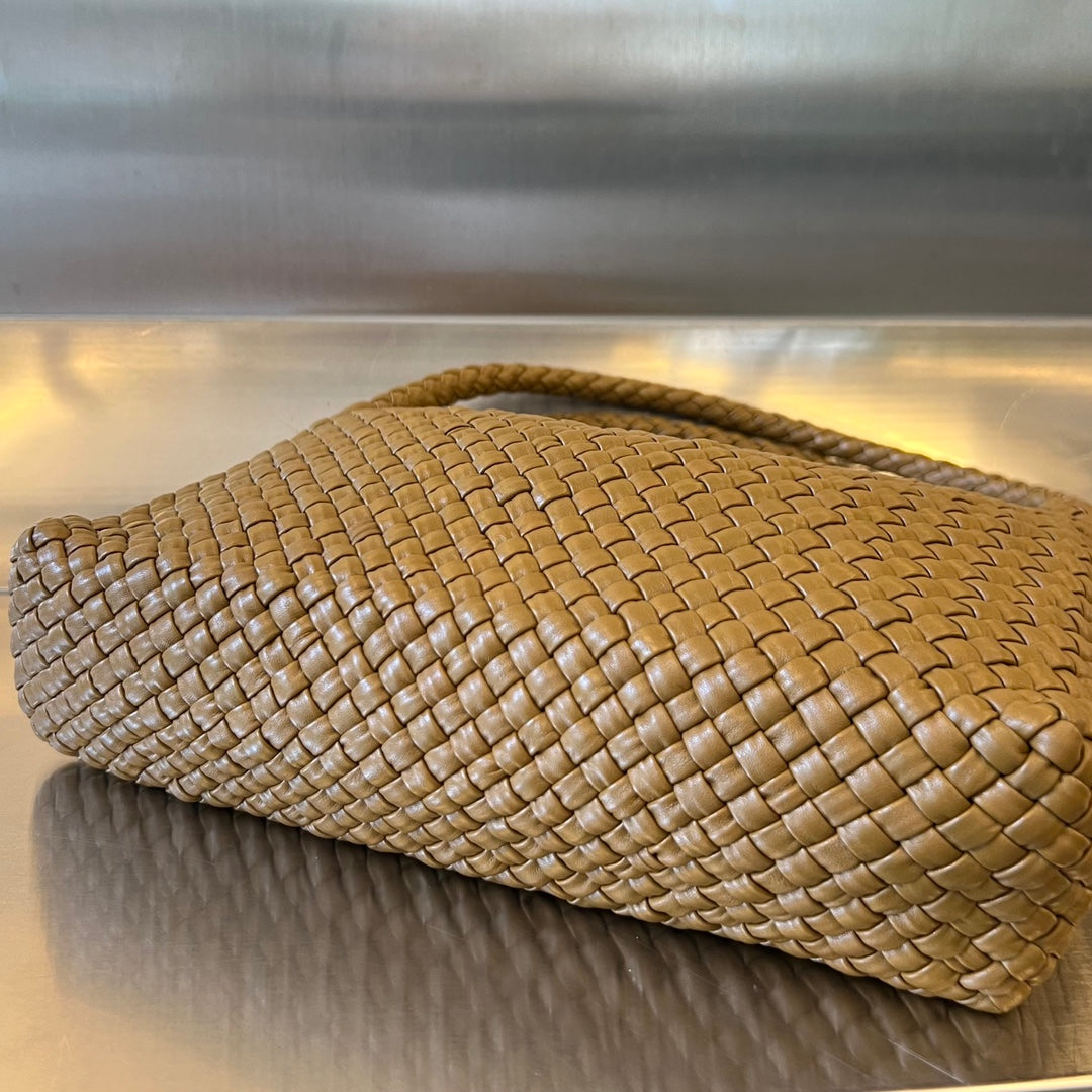 Luxury Bottega Veneta TOSCA 27 BAG IN ACORN CALFSKIN